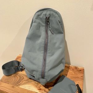 Athleta Kinetic Crossbody Sling